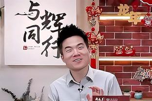 一定要没事！字母哥无对抗下左腿不适倒地&一瘸一拐走回更衣室